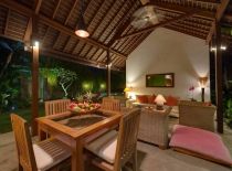 Villa Paloma Guest Pavilion, Living and Dining Room